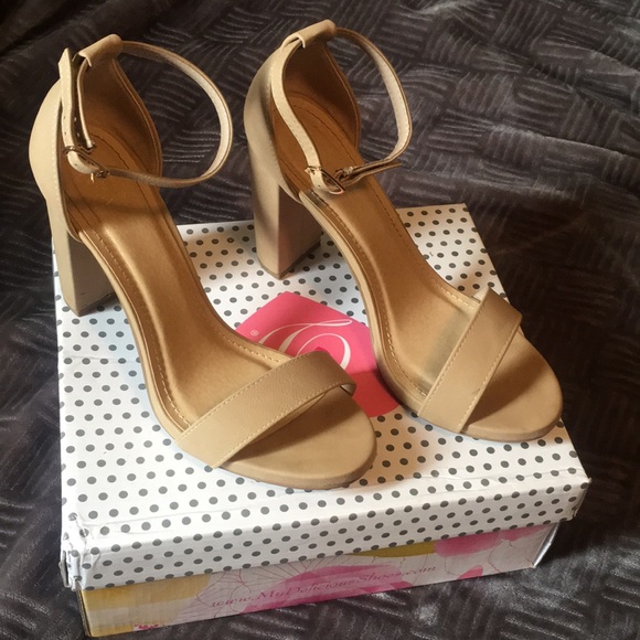 Nude Heels 💞 - Picture 1 of 4